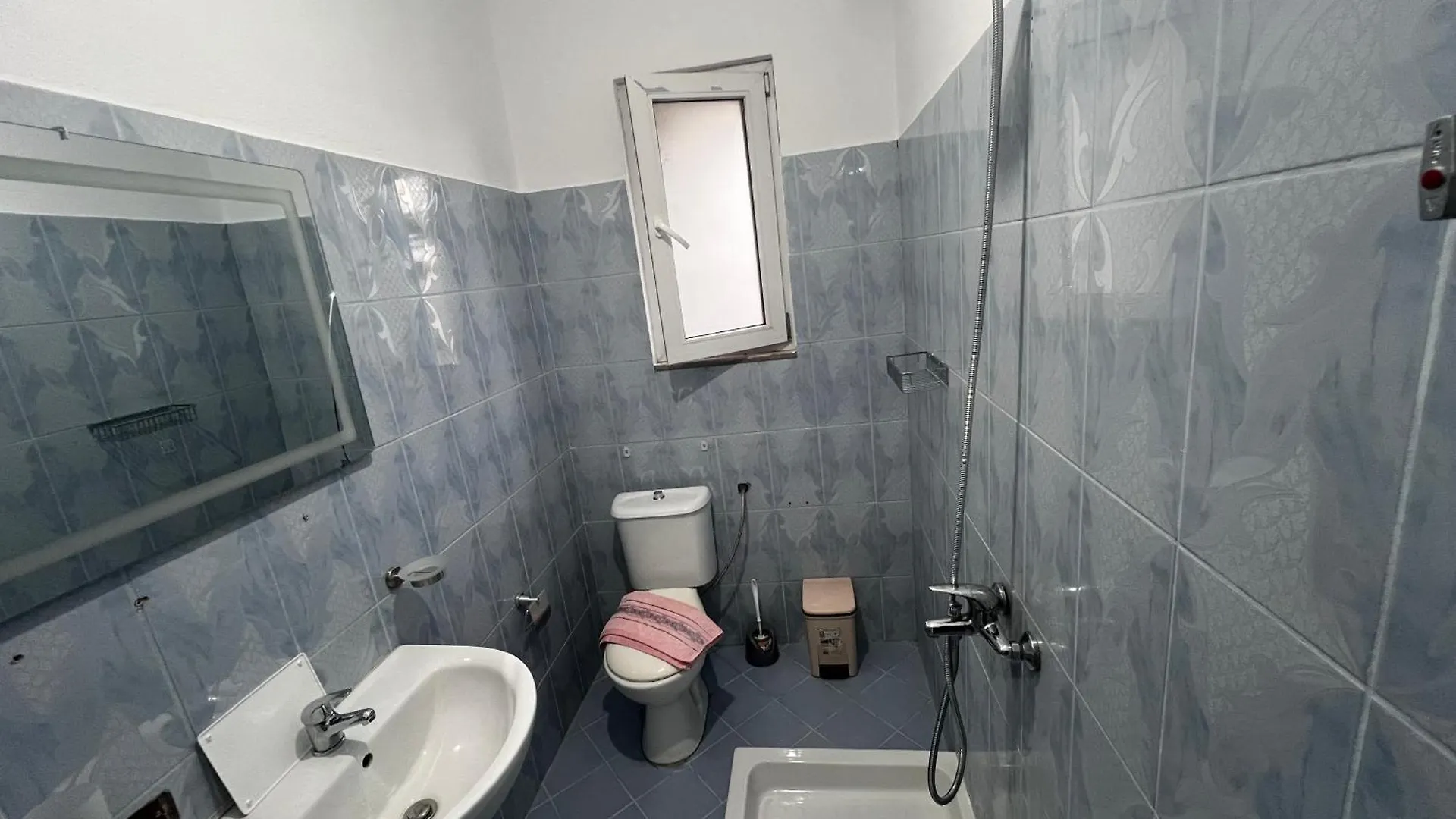 Vila Roel Vlorë 0*,
