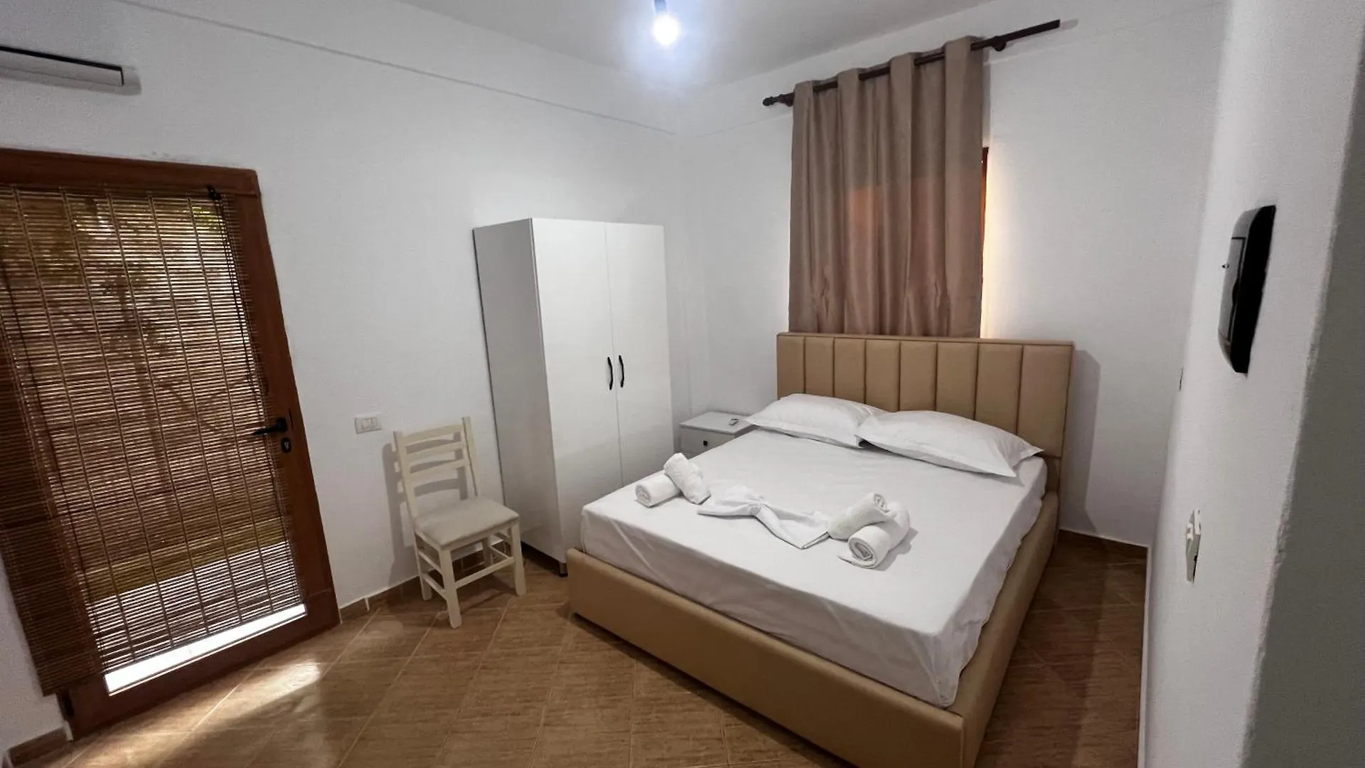 Vila Roel Vlorë 0*,
